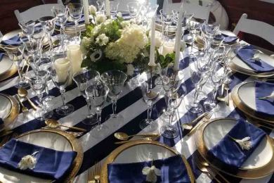 Adelines-Sea-Moose-dockside-seated-dining