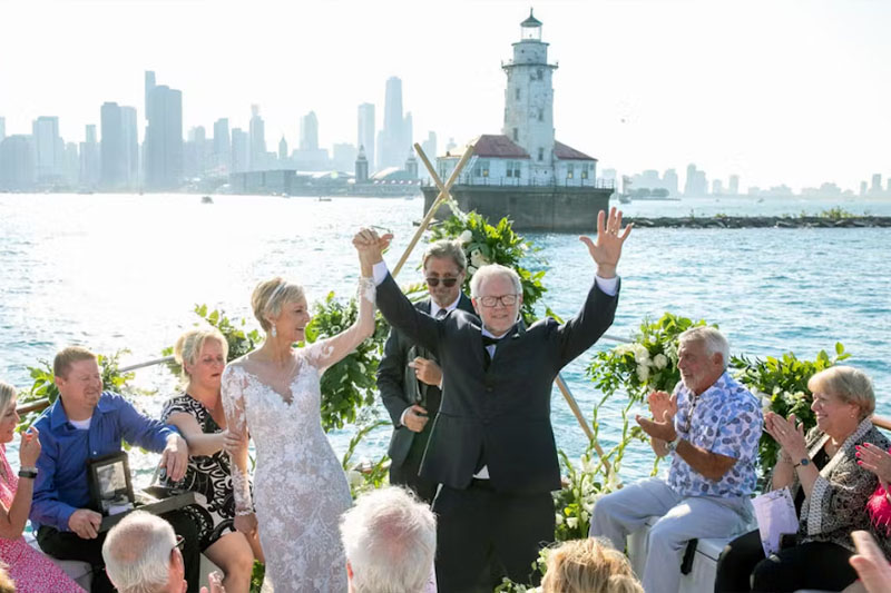 Best luxury yacht rentals in Chicago for weddings| Adelines Sea Moose