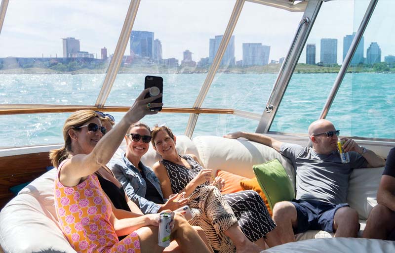 A Chicago party yacht to get friends and families together| Adelines Sea Moose