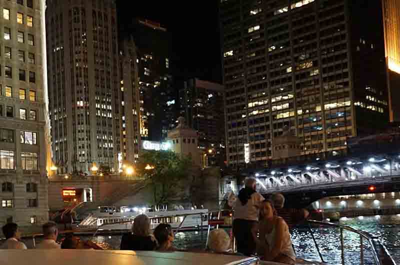 Private river boat Chicago tour with unobstructed views| Adelines Sea Moose