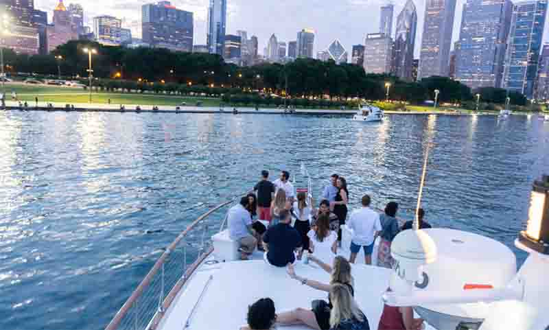 Best Private Lakefront Architecture cruises in Chicago| Adelines Sea Moose