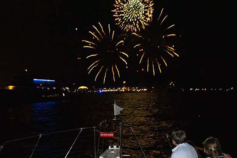 Chicago Fireworks Dinner Cruise| Adelines Sea Moose