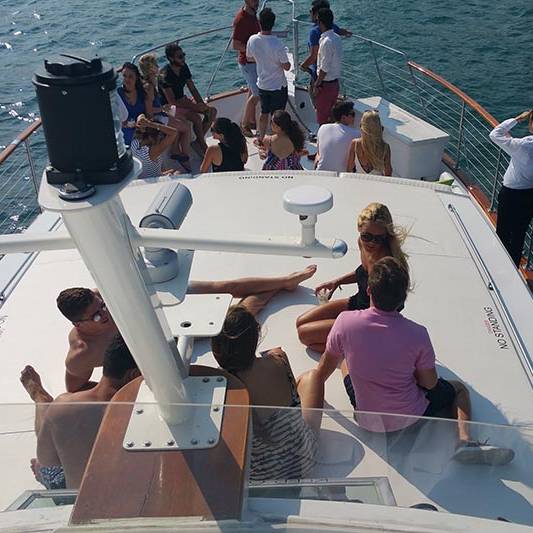 Ditch the Crowds with a 20 or 30 person Yacht Rental in Chicago
